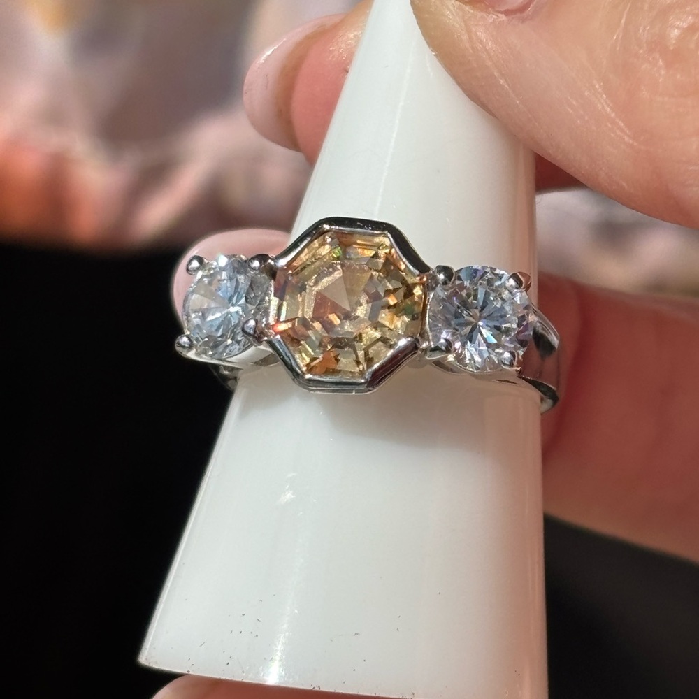 Elegant Silver-Toned Ring with Peach and clear rhinestones Sz 9